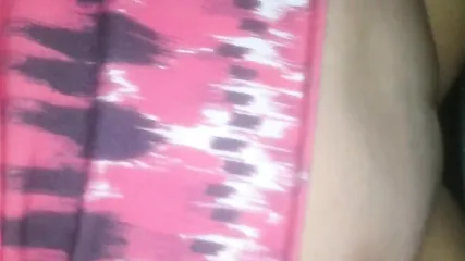 Мужчина трахает толстуху в позе наездницы и кончает внутрь